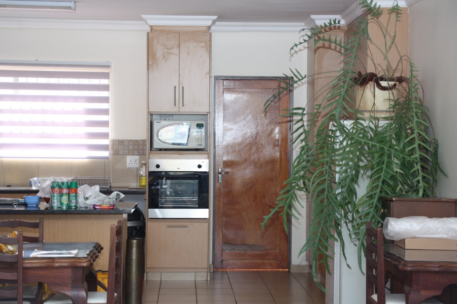 2 Bedroom Property for Sale in Langenhovenpark Free State